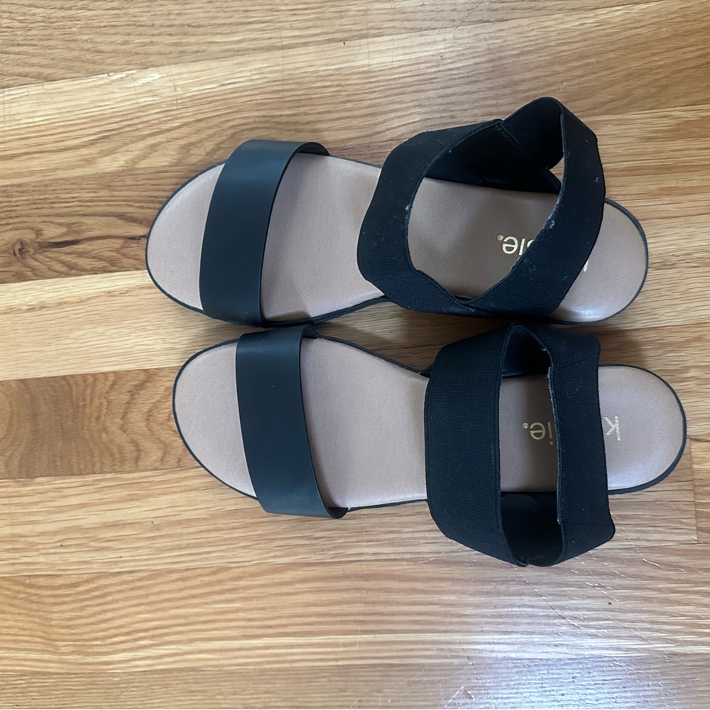 Kensie black sandals size 8.5